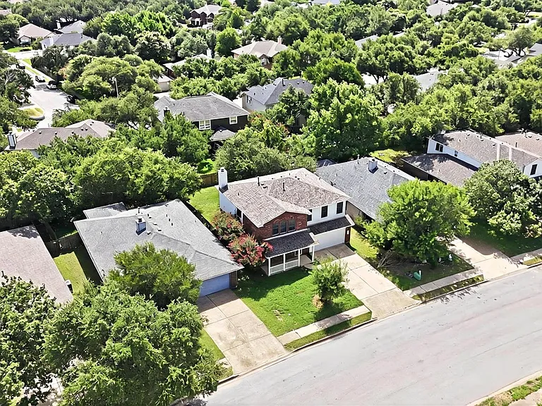 1806 Carriage Hills Trl — Photo 36