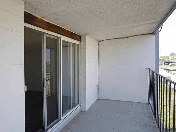 4th image of 1429 Washington Ave S #117
