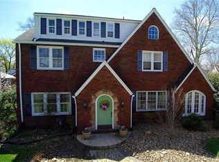 310 Hillcrest Cir, Grove City, PA 16127