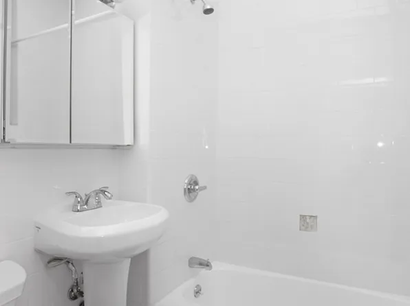 204 East 25th Street image 7 of 10