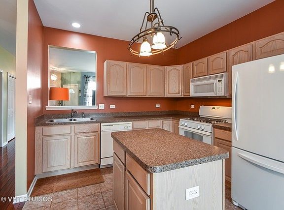 3rd image of 18226 Mansfield Dr