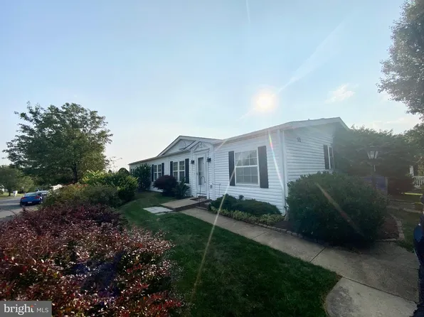 11 Longwood Ct W, Harleysville, PA 19438