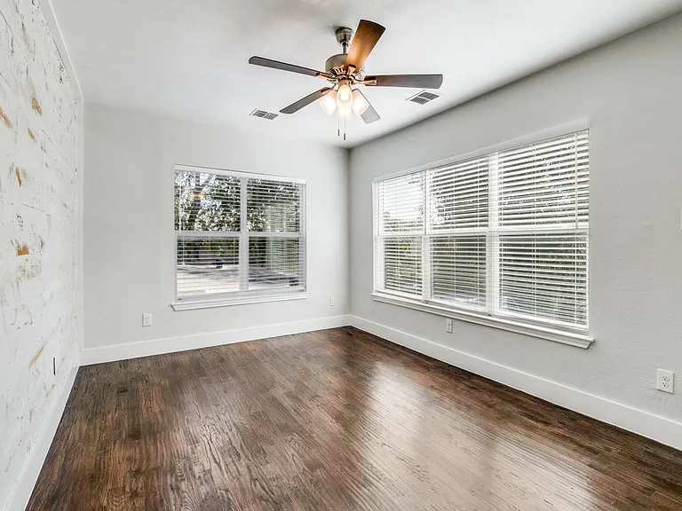 4620 E Side Ave — Photo 10
