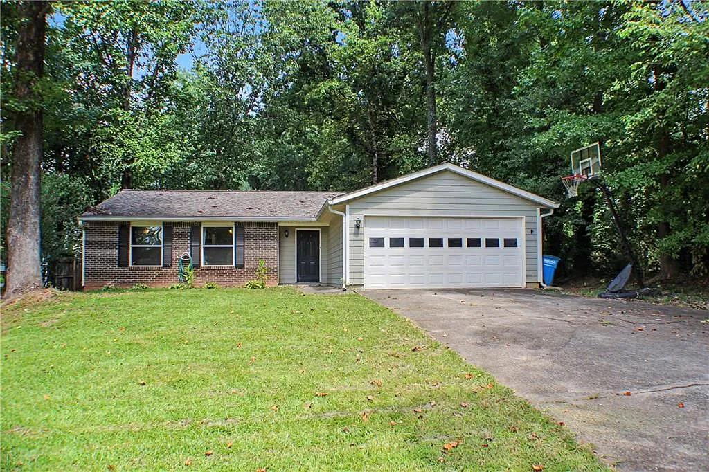 3 bed, 2.0 bath, 1461 sqft, $2,050 — Photo 2