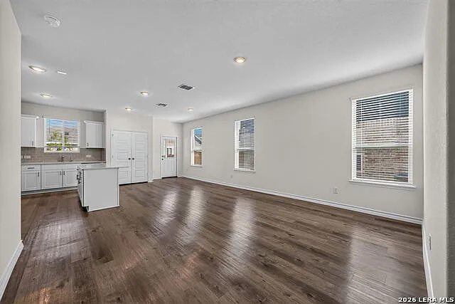 5 bed, 3.0 bath, 2466 sqft, $2,750 — Photo 4