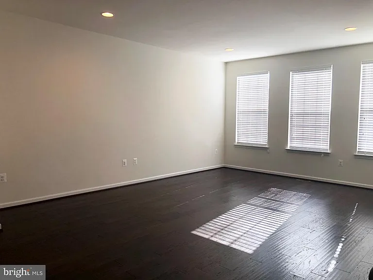 8323 Heritage Crossing Ct — Photo 10