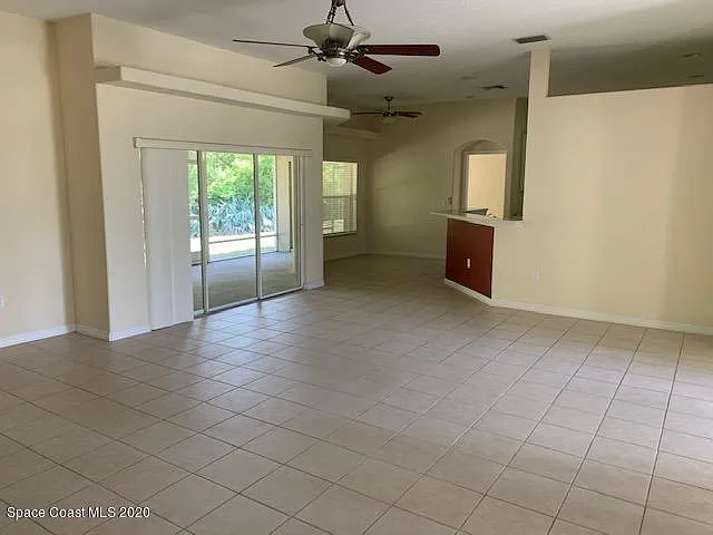 329 Chennault Lane - 329 — Photo 3