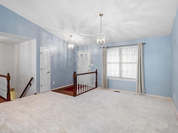3rd image of 15425 White Oak Trail Dr