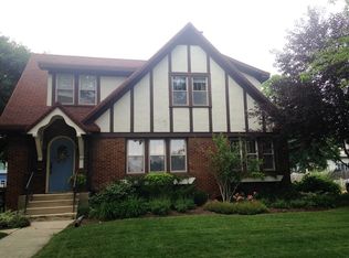 18 W Maple Ave, Roselle, IL 60172