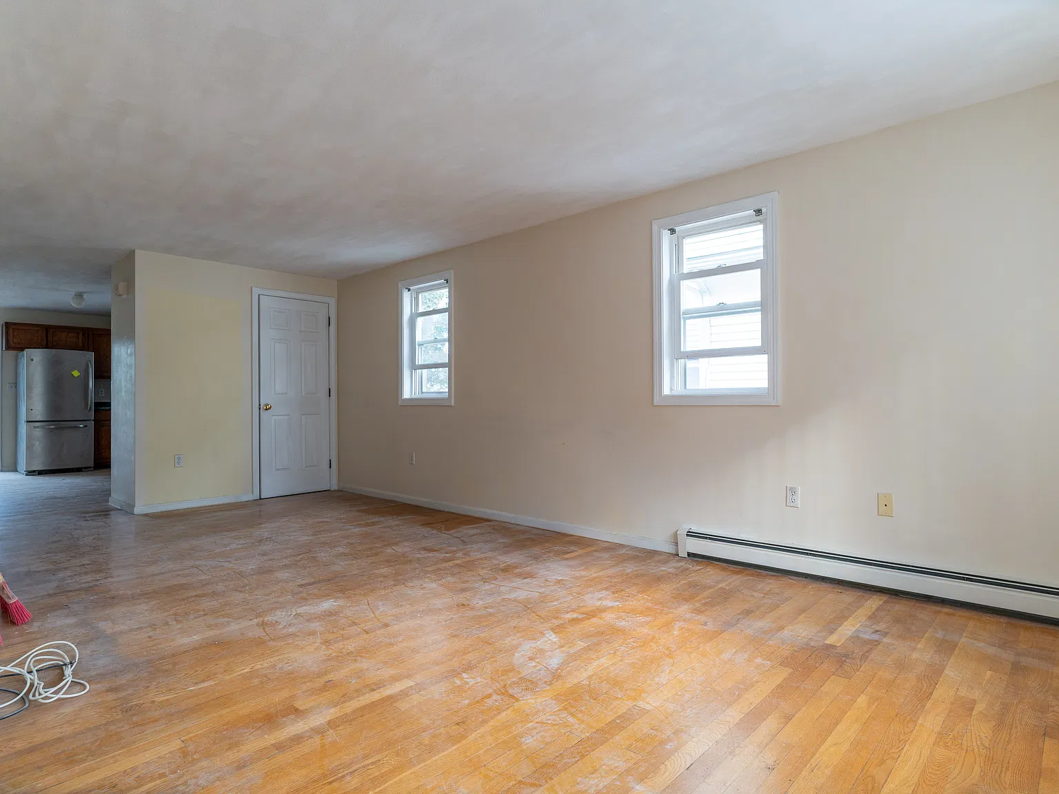 4 bed, 2.5 bath, 1931 sqft, $4,000 — Photo 3