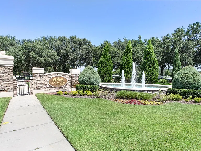 Lexington Oaks Entrance- Golf Community