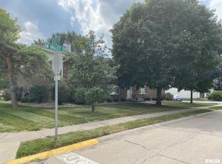 519 W Valley Dr, Eldridge, IA 52748