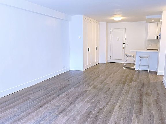 5th image of 77 W 55th St APT 19F