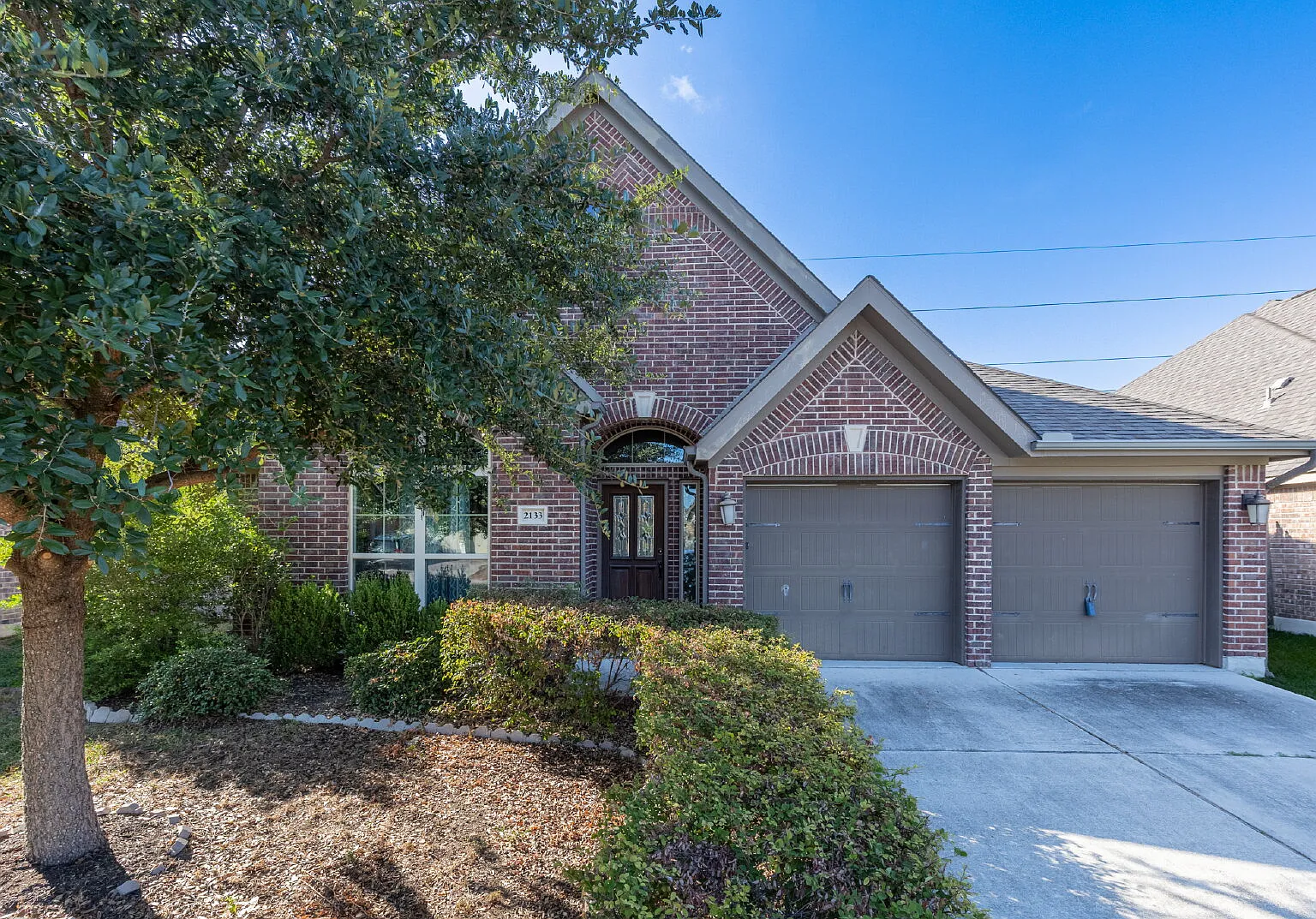 4 bed, 2.0 bath, 2088 sqft, $2,250 — Photo 2