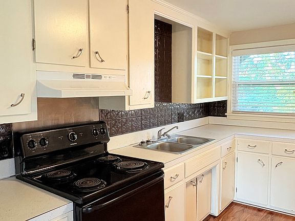 3rd image of 621 Cabell Dr