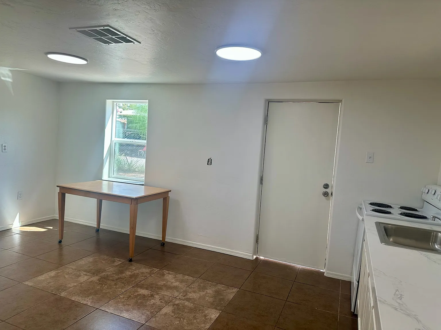 2 bed, 821 sqft, $550 — Photo 3