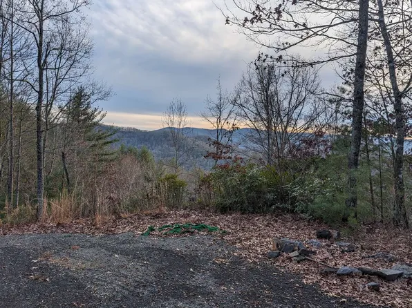 25 Whisperwood Rd, Hiawassee, GA 30546