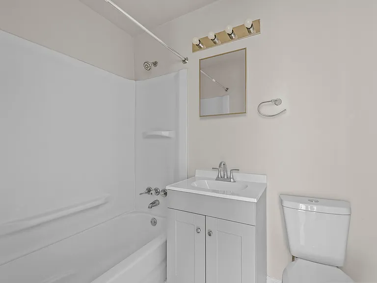 2214 Van Buren Ave #B — Photo 9
