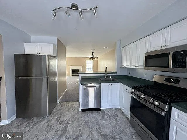 2459 Wentworth Dr — Photo 4