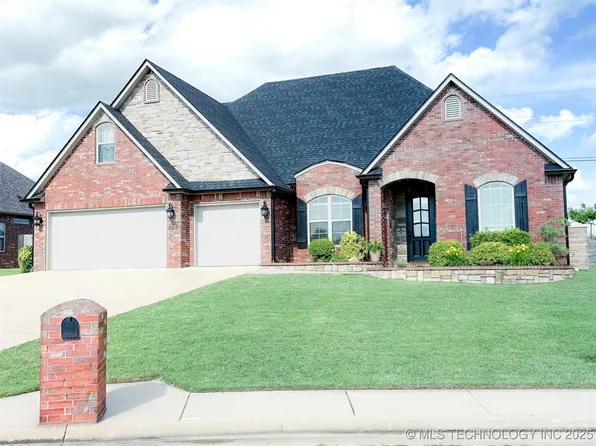 2710 Waterford Ct, Bartlesville, OK 74006