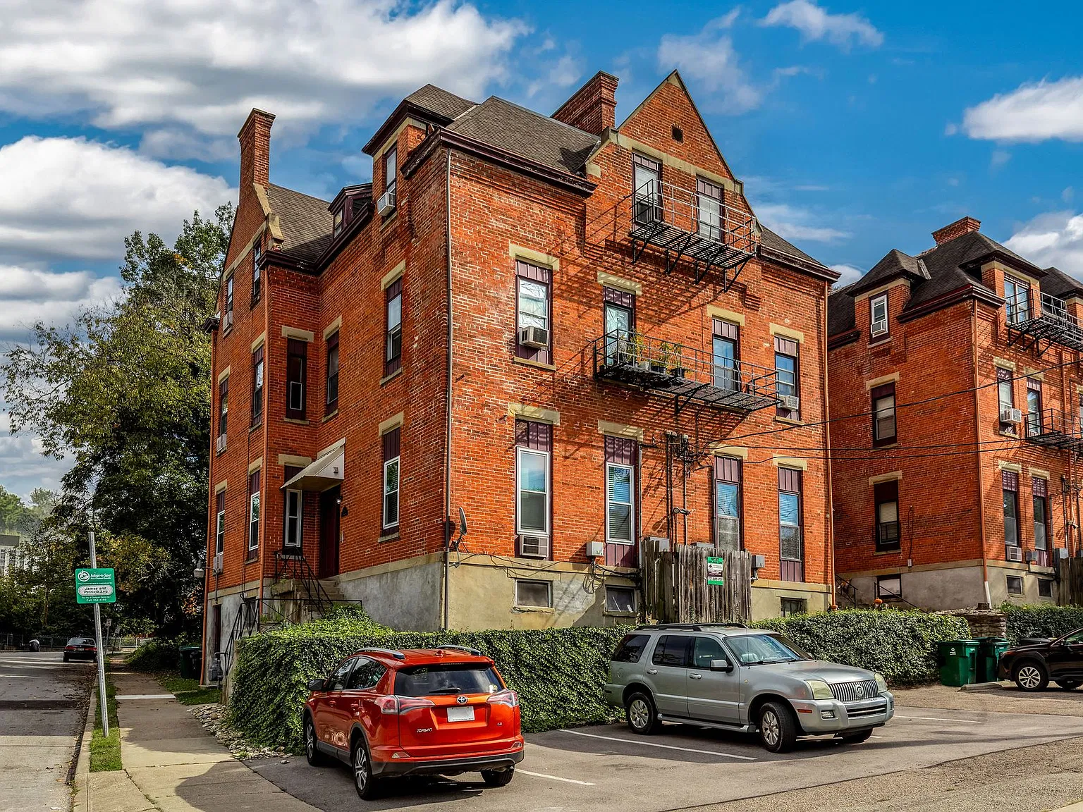 St. James of Eden Park-Newly Renovated Studios, 1BR, 2BR in East Walnut Hills! — Photo 2