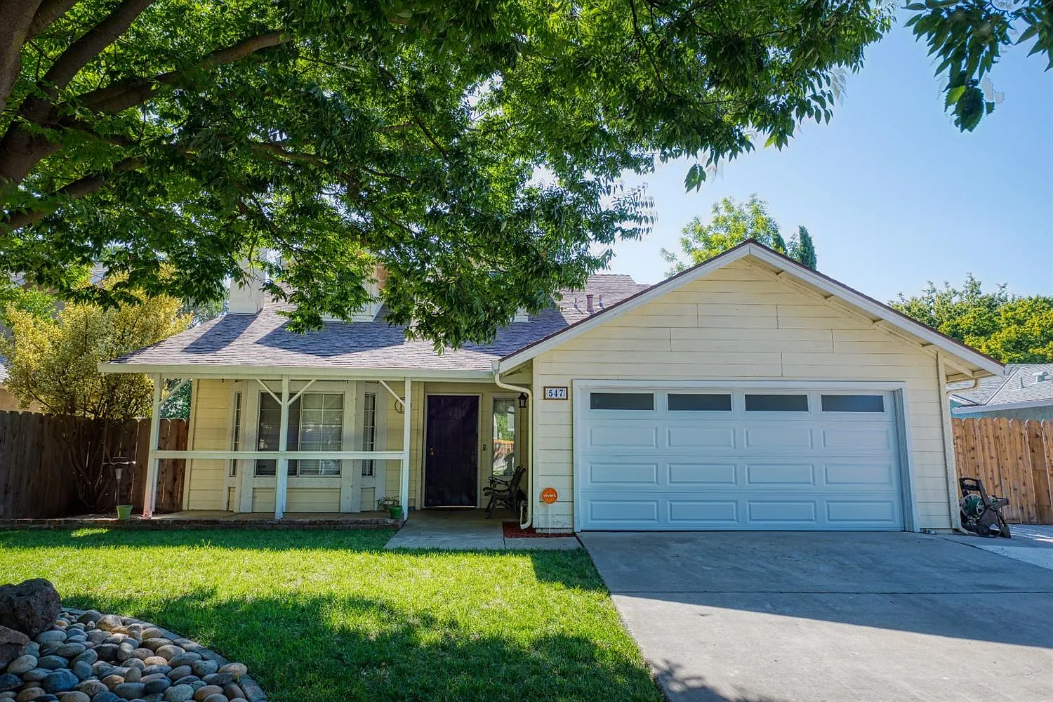 547 Traina Dr photo 1