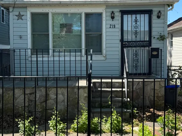 219 Father Capodanno Blvd, Staten Island, NY 10305