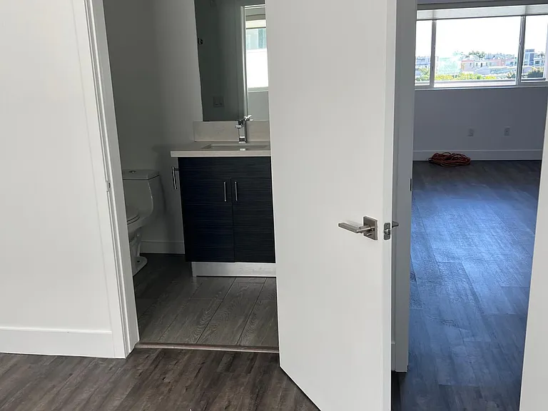 4231 McLaughlin Ave #302 — Photo 8