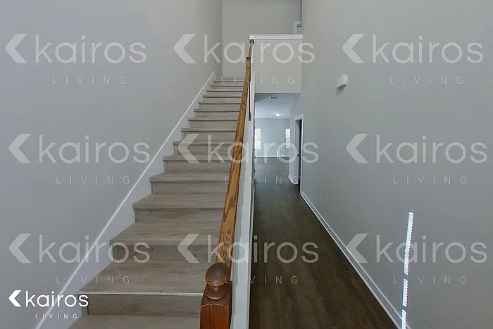 3 bed, 2.5 bath, 1804 sqft, $1,945 — Photo 2
