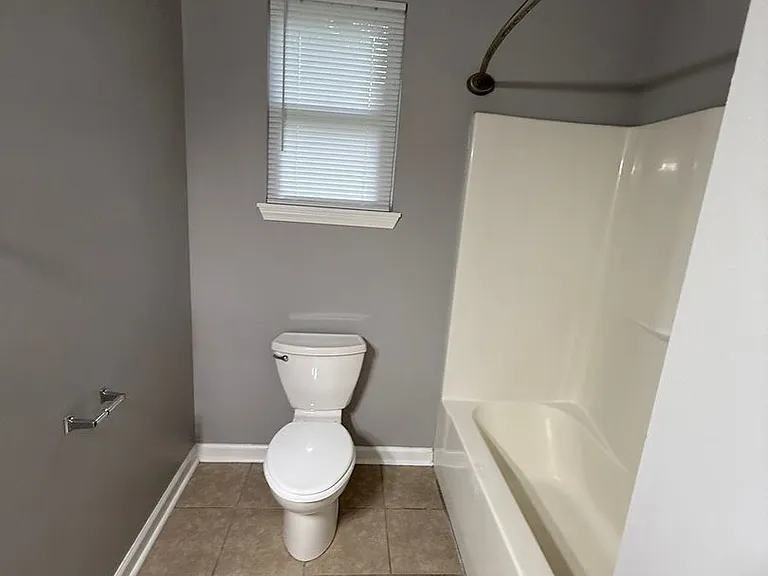 809 E Thomas St — Photo 20