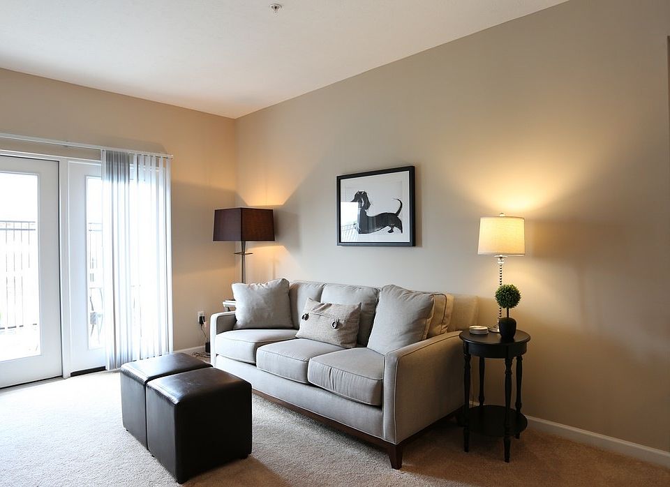 Living Room W/ 9 Ft Ceilings