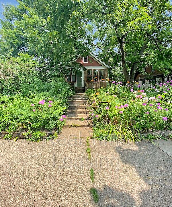1st image of 157 Seymour Ave SE
