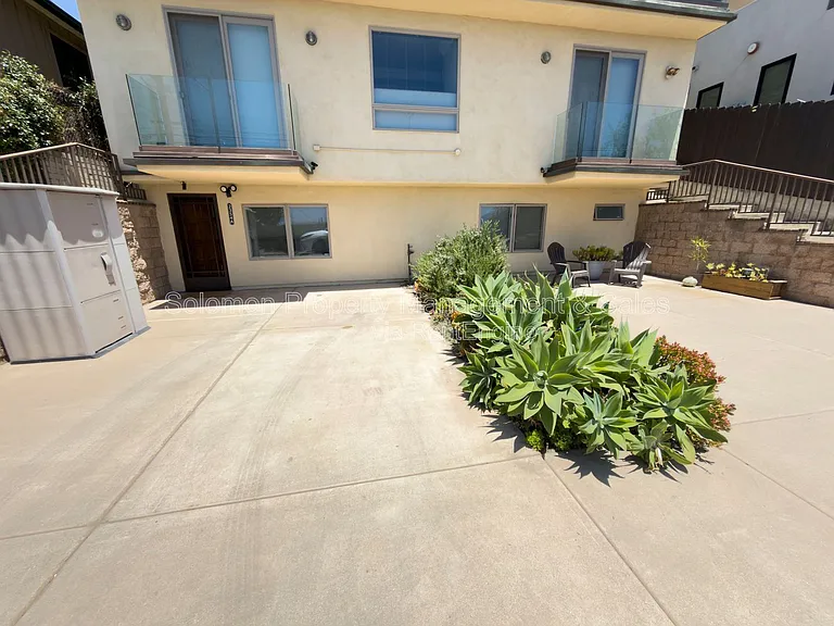 2354 Oxford Ave #A — Photo 12