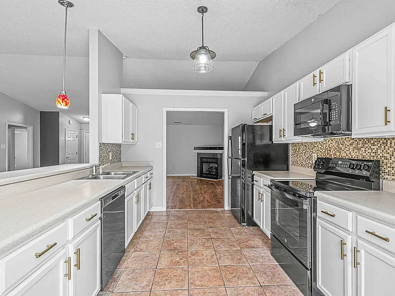 118 Magnolia Ln — Photo 8