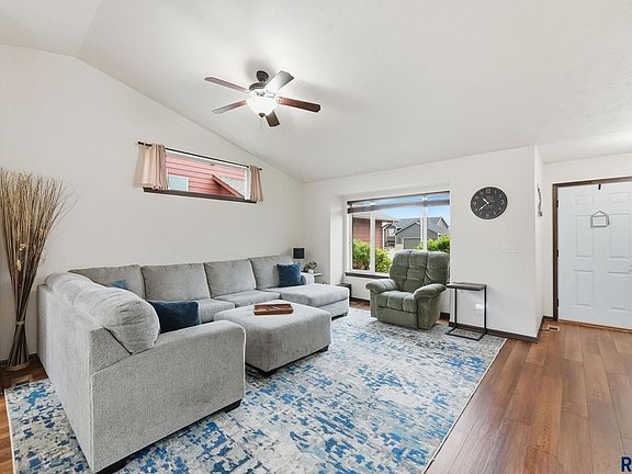 4th image of 436 Macey Ave