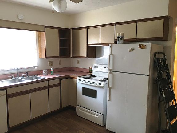 4th image of 1302 Lakewood Dr APT C