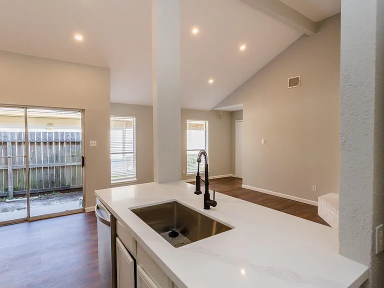5115 Beaverhollow Dr — Photo 8