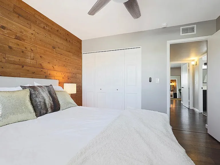 2936 E Clarendon Ave — Photo 21