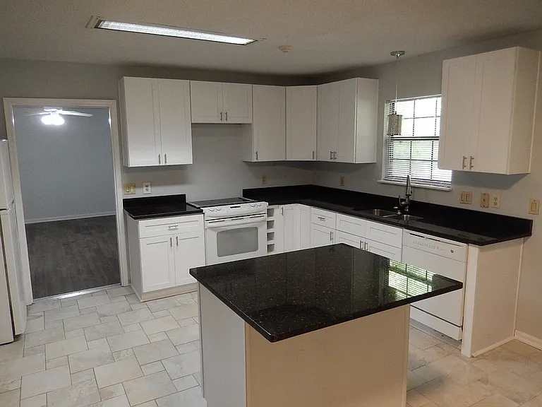 1903 Skyland Dr — Photo 9