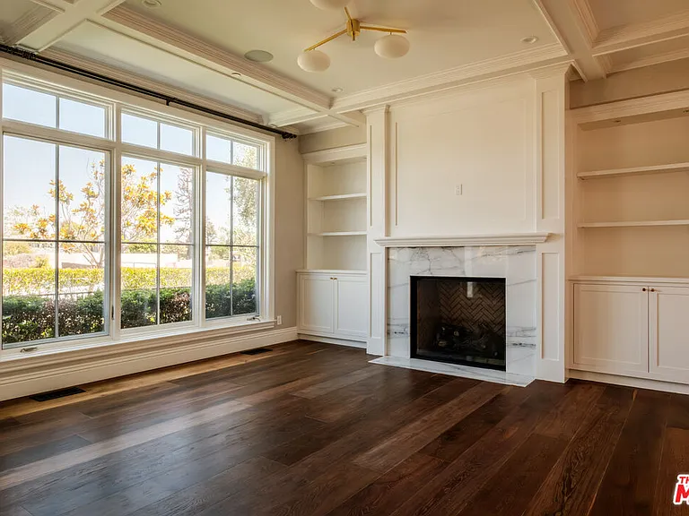 557 Chapala Dr — Photo 4