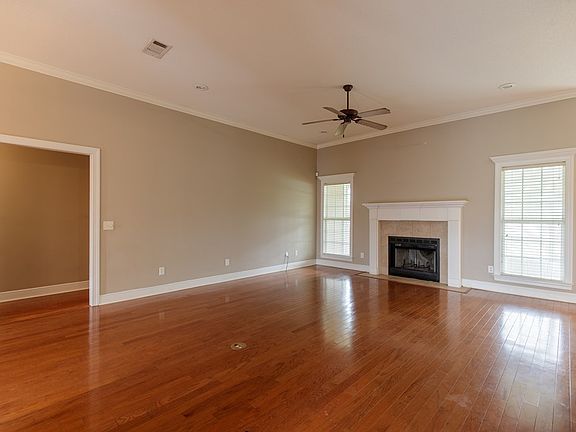 4th image of 3806 Thoreau Dr
