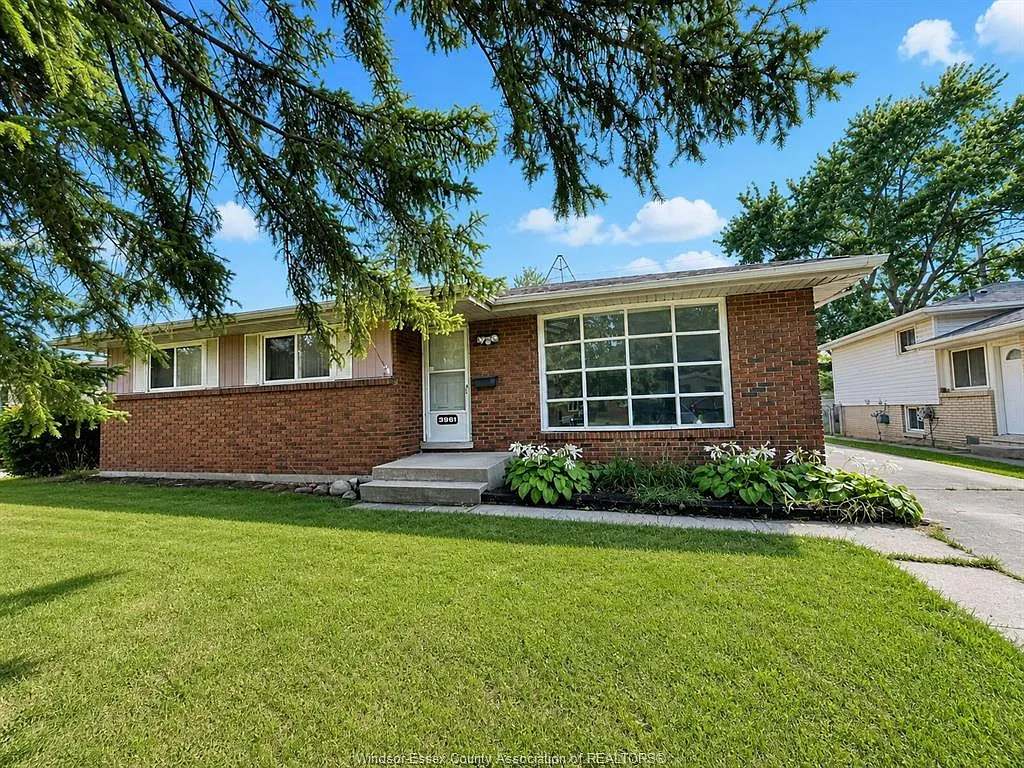 5 bed, $2,800 — Photo 1