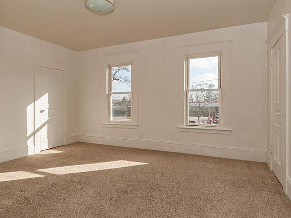 5th image of 102 S Mill St