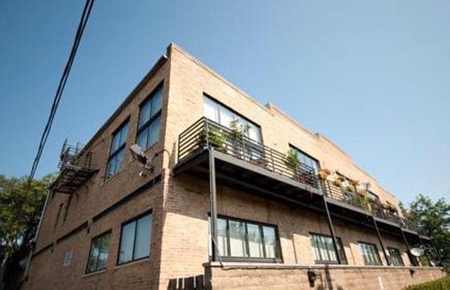 1st image of 2620 N Clybourn Ave
