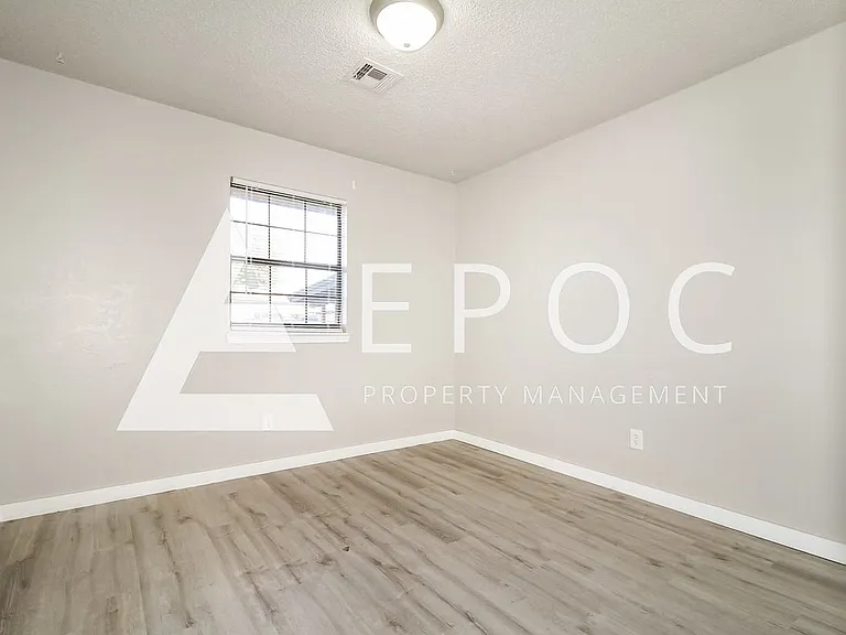 409 Woodland Dr — Photo 10