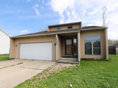 1206 River Forest Dr, Flint, MI, 48532