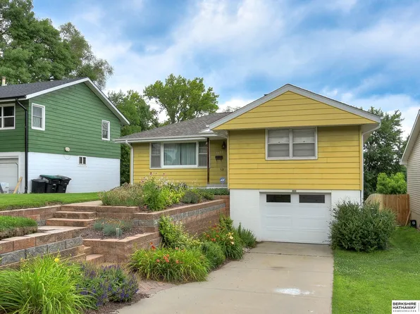 4672 Oak St, Omaha, NE 68106
