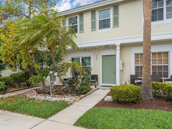 9925 NW 57th Mnr, Coral Springs, FL 33076