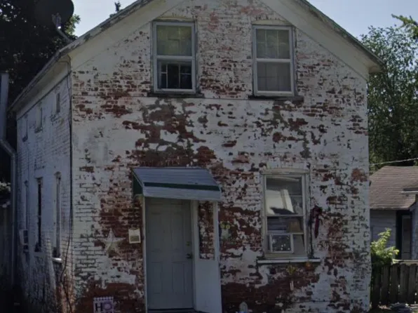 417 W Spg, Freeport, IL 61032