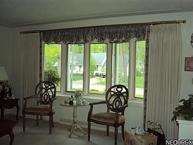 3rd image of 3835 Amherst Ave